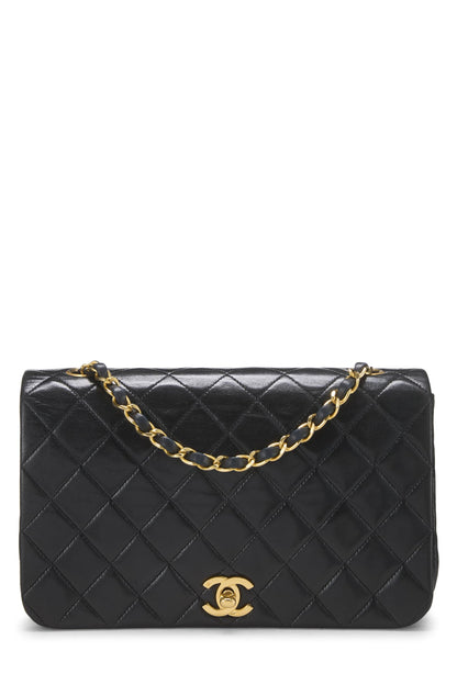 Chanel, Solapa completa pequeña de piel de cordero acolchada negra Pre-Loved, Negro