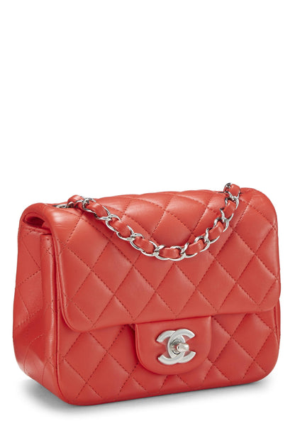 Chanel, Mini sac à rabat carré classique en cuir d'agneau matelassé rouge d'occasion, rouge