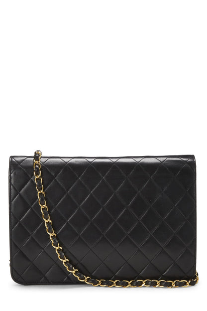 Chanel, sac à rabat matelassé en cuir d'agneau noir de taille moyenne, d'occasion, noir