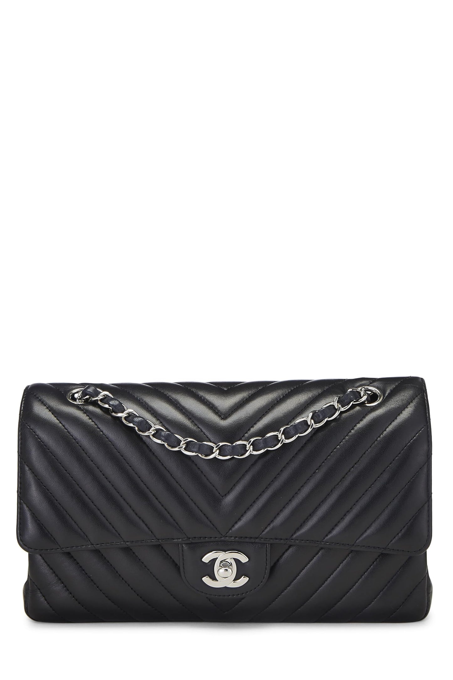 Chanel, sac à main classique à double rabat en cuir d'agneau à chevrons noir de taille moyenne, noir