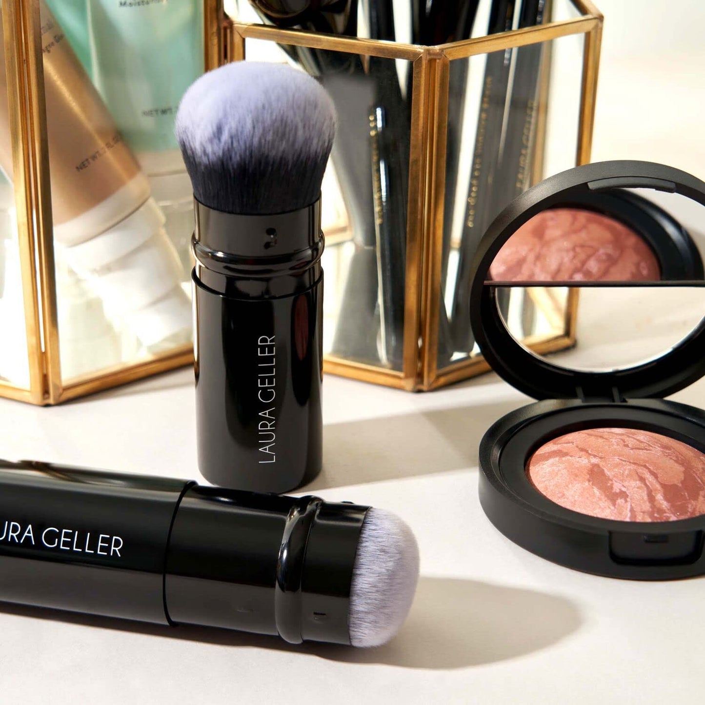 LAURA GELLER NEW YORK Better Together Ensemble de pinceaux de maquillage en deux parties pour poudres et fond de teint - Pinceau kabuki aérographe rond rétractable et pinceau de maquillage pour poudre pour le visage