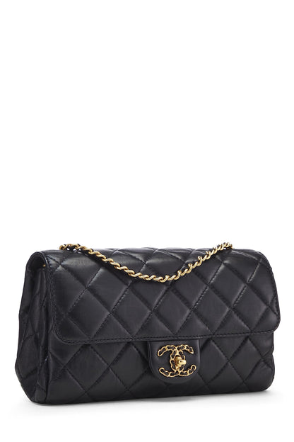 Chanel, Solapa de cadena pequeña de piel de cordero acolchada negra Pre-Loved, Negro