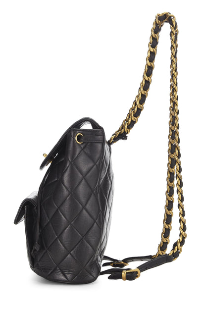 Chanel, sac à dos matelassé en cuir d'agneau noir de taille moyenne, d'occasion, noir