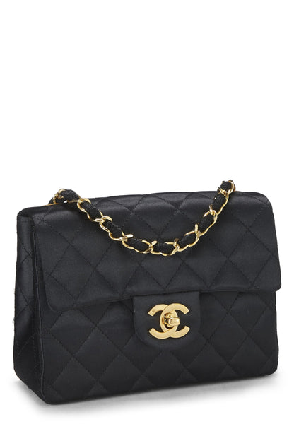 Chanel, Mini sac à rabat en satin matelassé noir d'occasion, noir