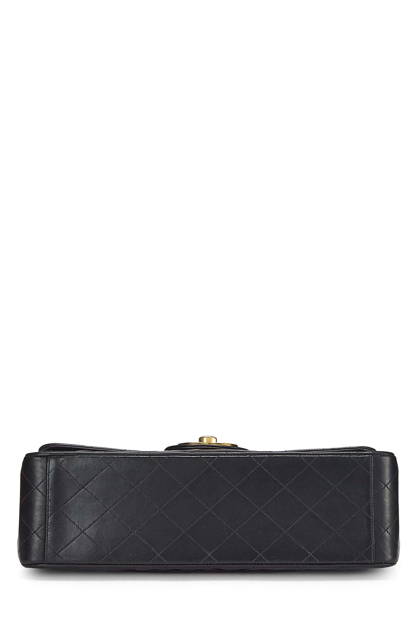 Chanel, Maxi sac à rabat demi-longueur en cuir d'agneau matelassé noir d'occasion, noir