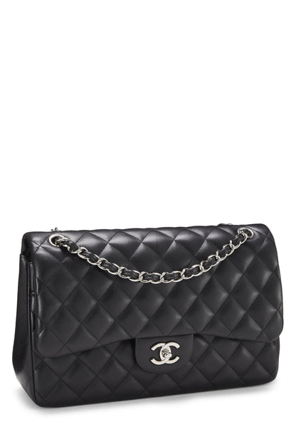 Chanel, sac à main jumbo à double rabat en cuir d'agneau matelassé noir d'occasion, noir