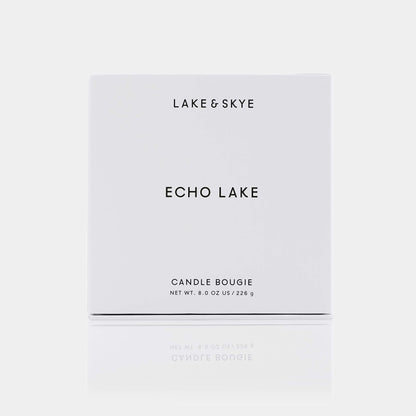 Bougie Echo Lake de Lake &amp; Skye - Collection de parfums végétaliens, base 100 % soja, sans cruauté (227 g), durée de combustion de 50 heures - Floral et boisé