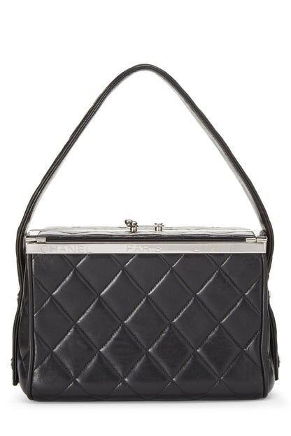 Chanel, Tocador pequeño Pre-Loved de piel de cordero acolchado en negro, Negro