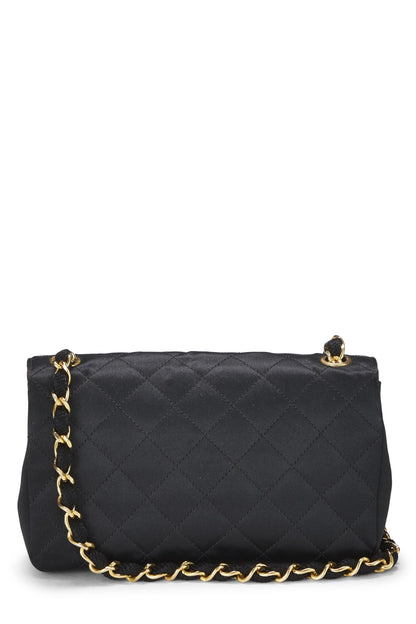 Chanel, Mini sac à rabat en satin matelassé noir d'occasion, noir