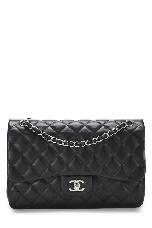 Chanel, sac à main jumbo à double rabat en cuir d'agneau matelassé noir d'occasion, noir