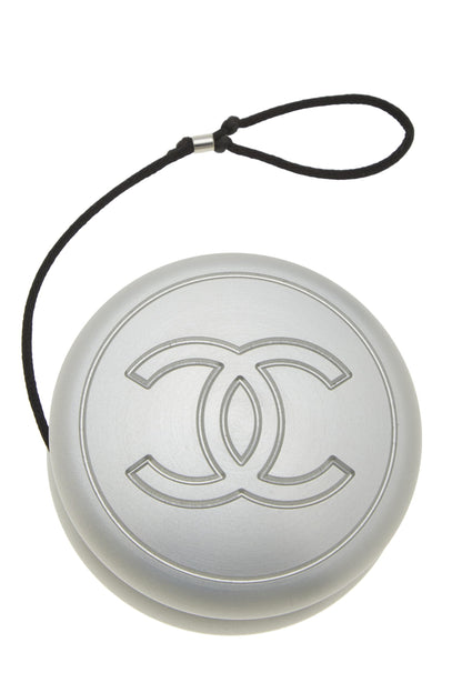 Chanel, YoYo con logo 'CC' plateado Pre-Loved, Plata