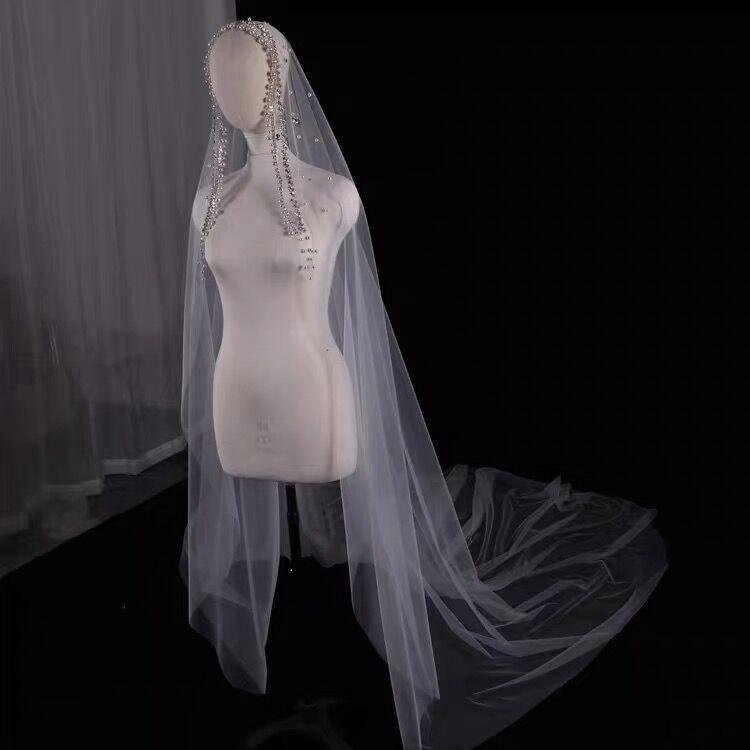 Voile de mariée longue traînante avec perles et strass