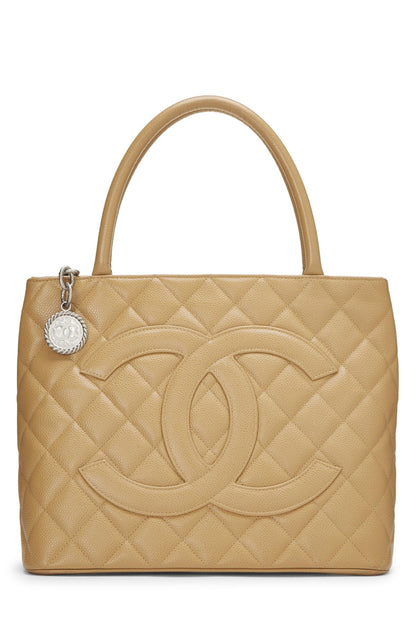 Chanel, sac fourre-tout matelassé à médaillon en caviar beige d'occasion, beige