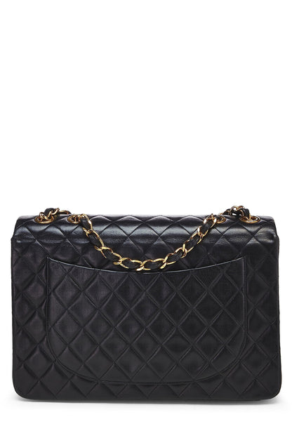 Chanel, Maxi sac à rabat demi-longueur en cuir d'agneau matelassé noir d'occasion, noir