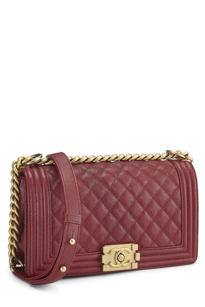 Chanel, sac Boy Caviar matelassé noir de taille moyenne, rouge