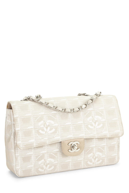 Chanel, Sac de voyage à demi-rabat en nylon beige d'occasion, taille moyenne, beige