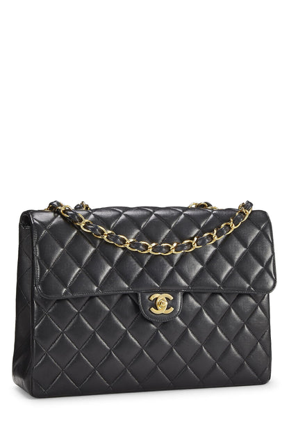 Chanel, Jumbo demi-rabat en cuir d'agneau matelassé noir d'occasion, noir