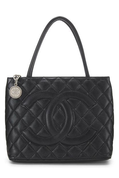 Chanel, Bolso tote con medallón de caviar acolchado negro Pre-Loved, Negro