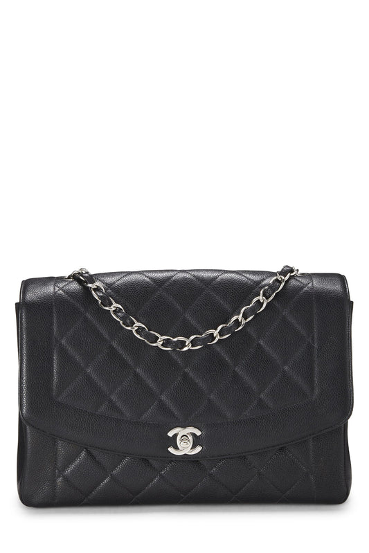 Chanel, Pre-Loved Jumbo con solapa Diana acolchada de caviar negro, Negro