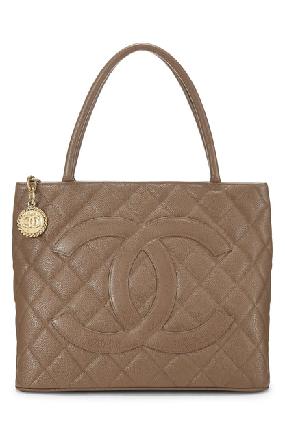 Chanel, sac fourre-tout matelassé à médaillon en caviar marron d'occasion, marron