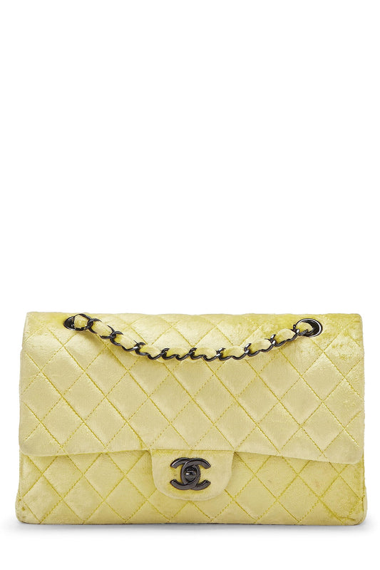 Chanel, Petit sac à rabat classique en velours matelassé jaune d'occasion, jaune