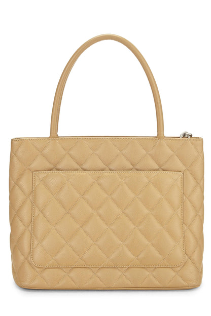 Chanel, sac fourre-tout matelassé à médaillon en caviar beige d'occasion, beige