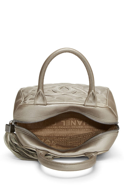 Chanel, Bolso de mano con borlas de caviar acolchado plateado metalizado Pre-Loved, Plata