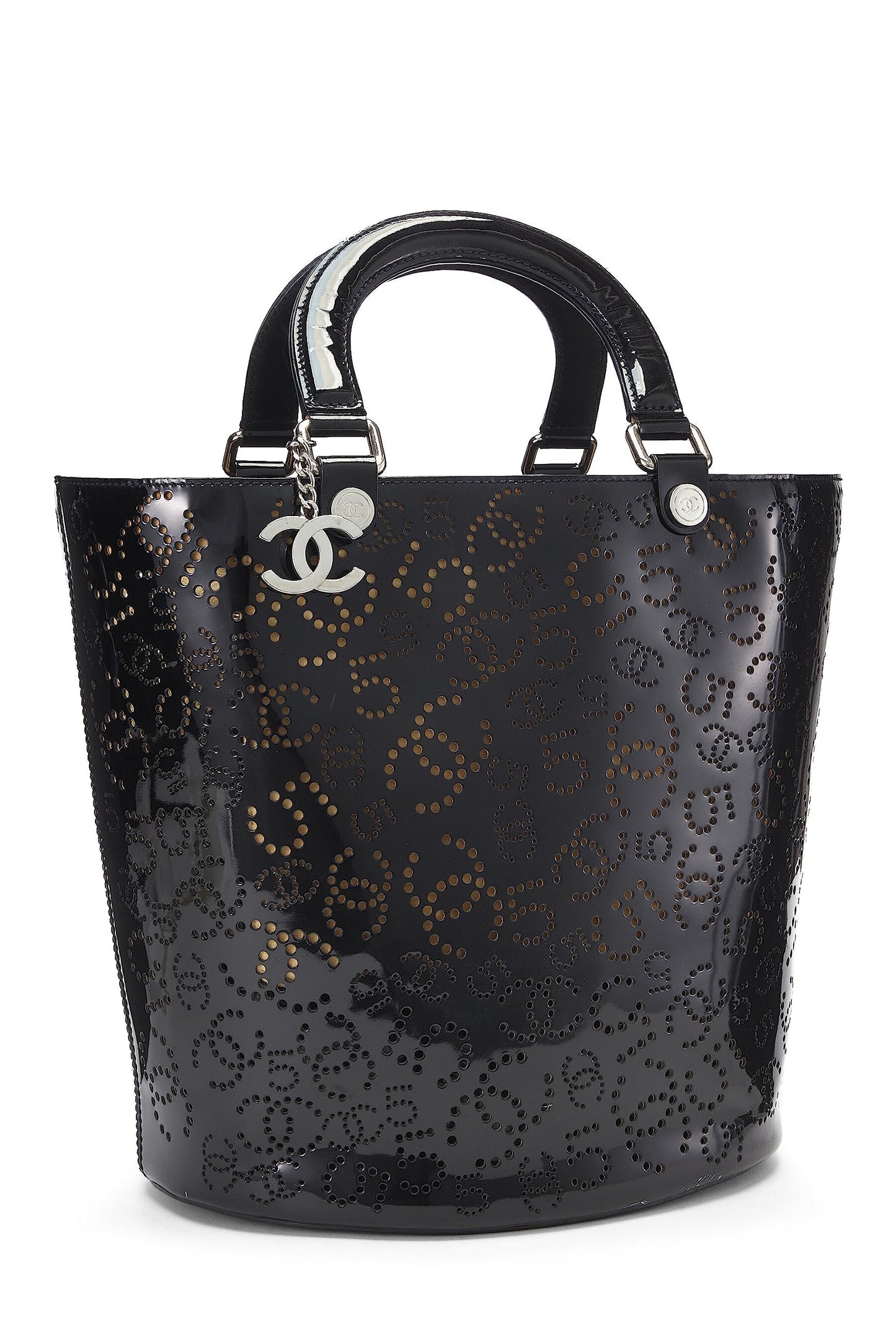 Chanel, sac fourre-tout vertical en cuir verni perforé noir d'occasion, noir