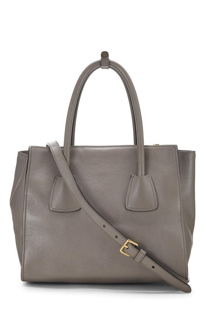 Prada, Bolso tote estilo trapecio de piel de becerro gris Pre-Loved, Gris