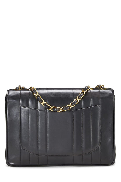 Chanel, Jumbo demi-rabat vertical en cuir d'agneau noir d'occasion, noir