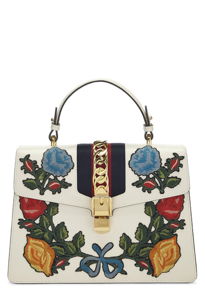 Gucci, Sylvie mediana de cuero con bordado floral blanco Pre-Loved, Blanco