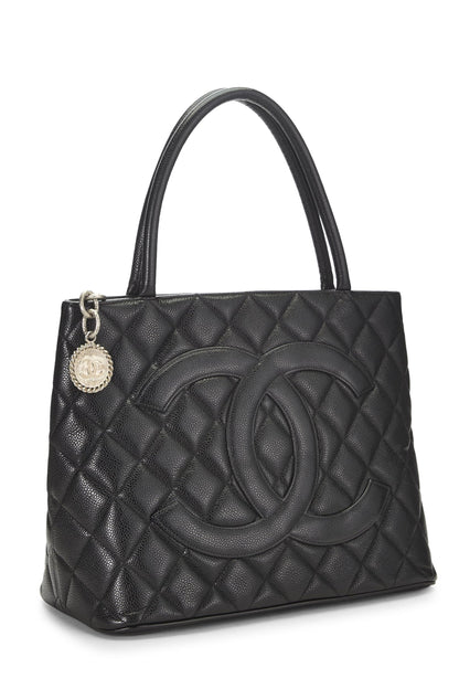 Chanel, Bolso tote con medallón de caviar acolchado negro Pre-Loved, Negro