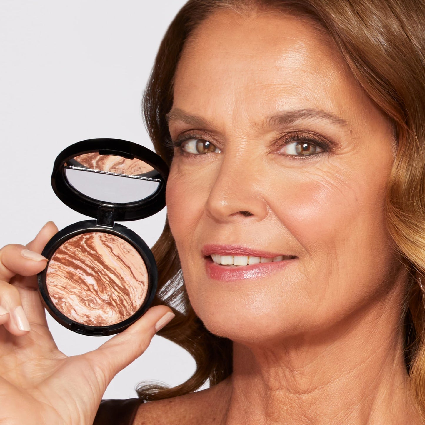 Polvo bronceador Baked Bronze-N-Brighten de LAURA GELLER NEW YORK - Claro - Brillo bronceado natural