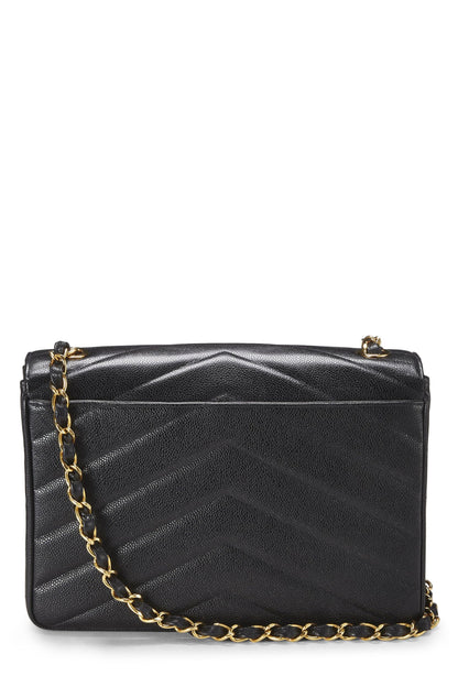 Chanel, Sobre Jumbo con solapa en chevron de caviar negro Pre-Loved, Negro