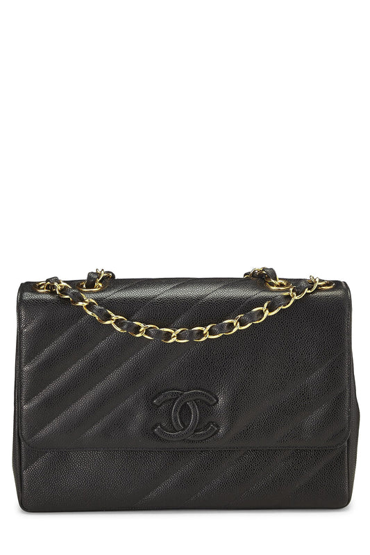 Chanel, Jumbo con solapa diagonal de caviar negro Pre-Loved, Negro