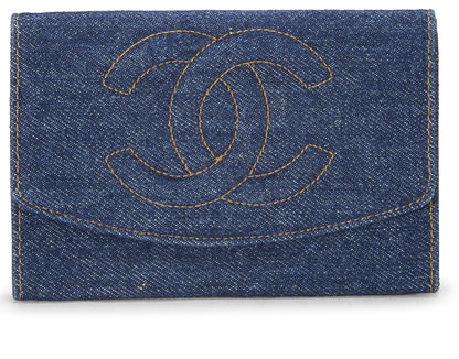 Chanel, portefeuille en denim bleu d'occasion, bleu