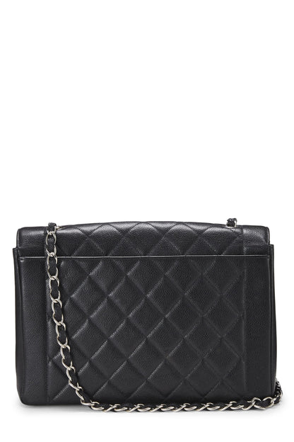 Chanel, Pre-Loved Jumbo con solapa Diana acolchada de caviar negro, Negro