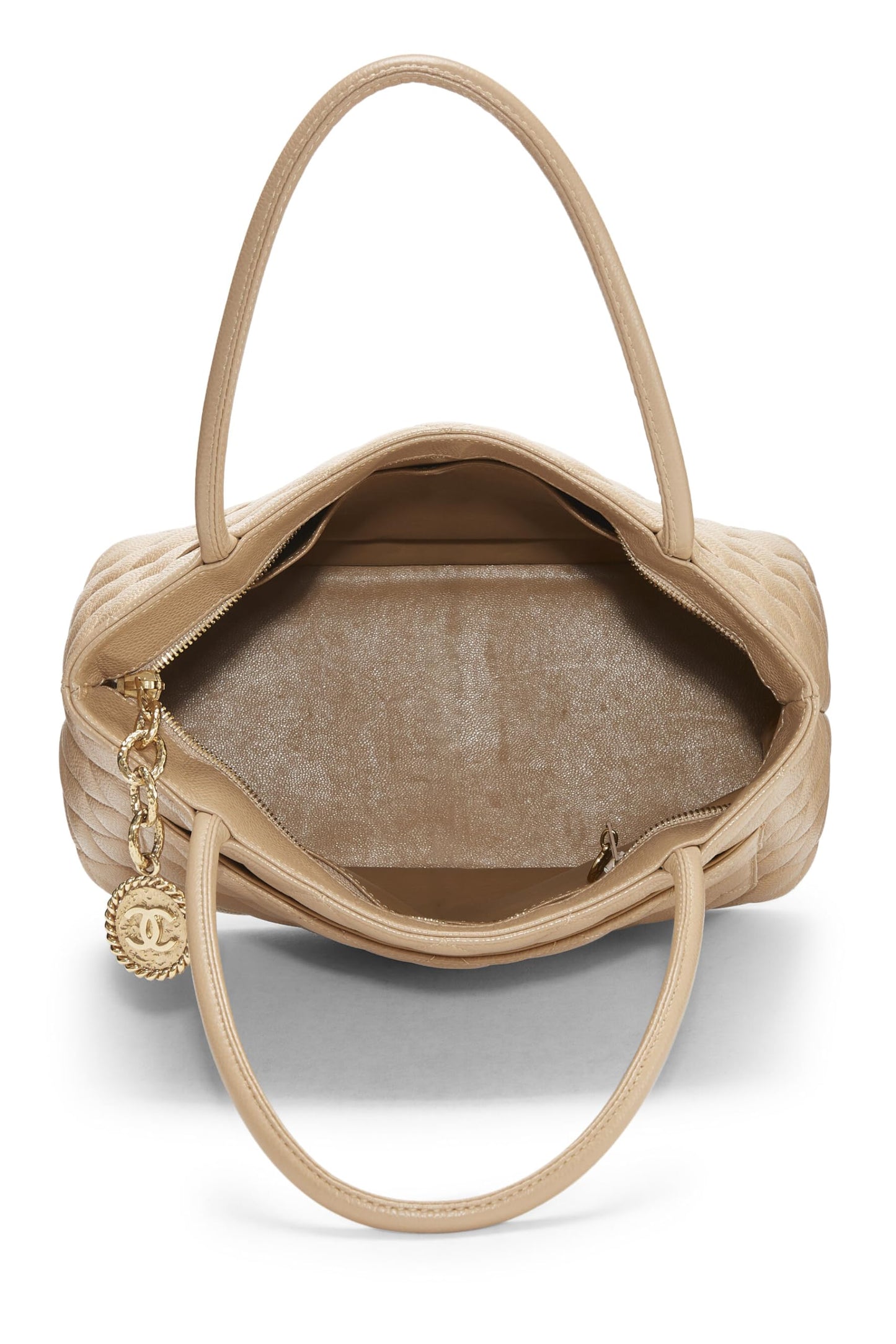 Chanel, sac fourre-tout matelassé à médaillon en caviar beige d'occasion, beige