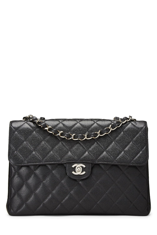 Chanel, Jumbo con media solapa de caviar acolchado negro Pre-Loved, Negro