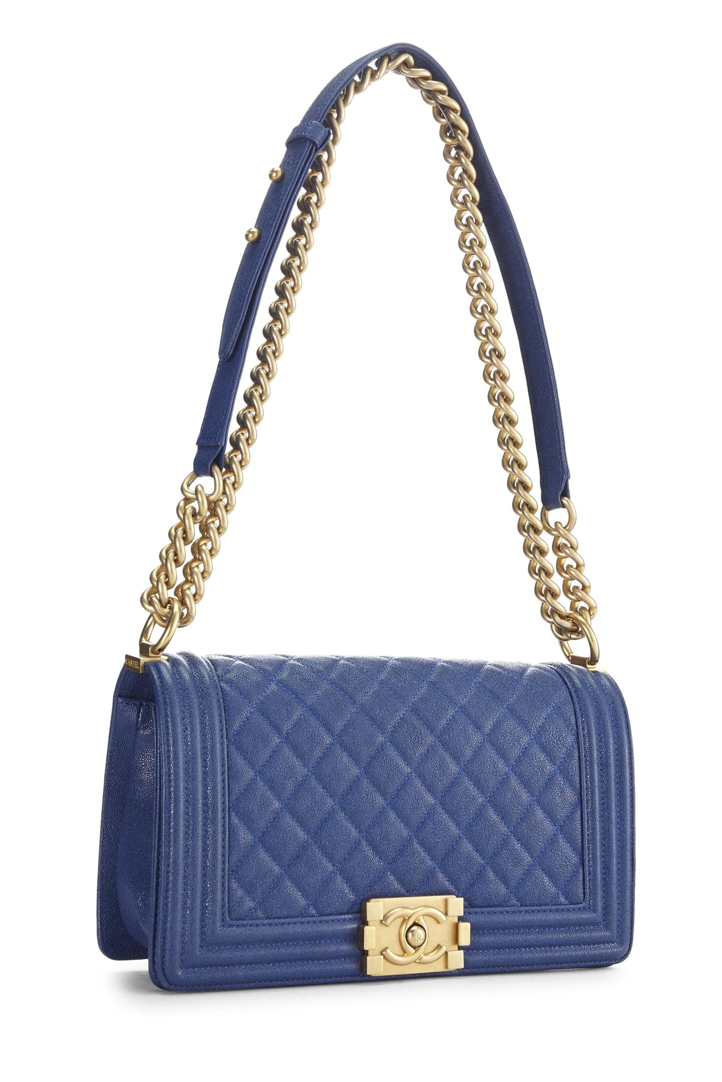 Chanel, sac Boy Caviar matelassé bleu d'occasion de taille moyenne, bleu