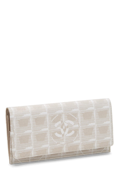 Chanel, portefeuille long de voyage en nylon beige d'occasion, beige