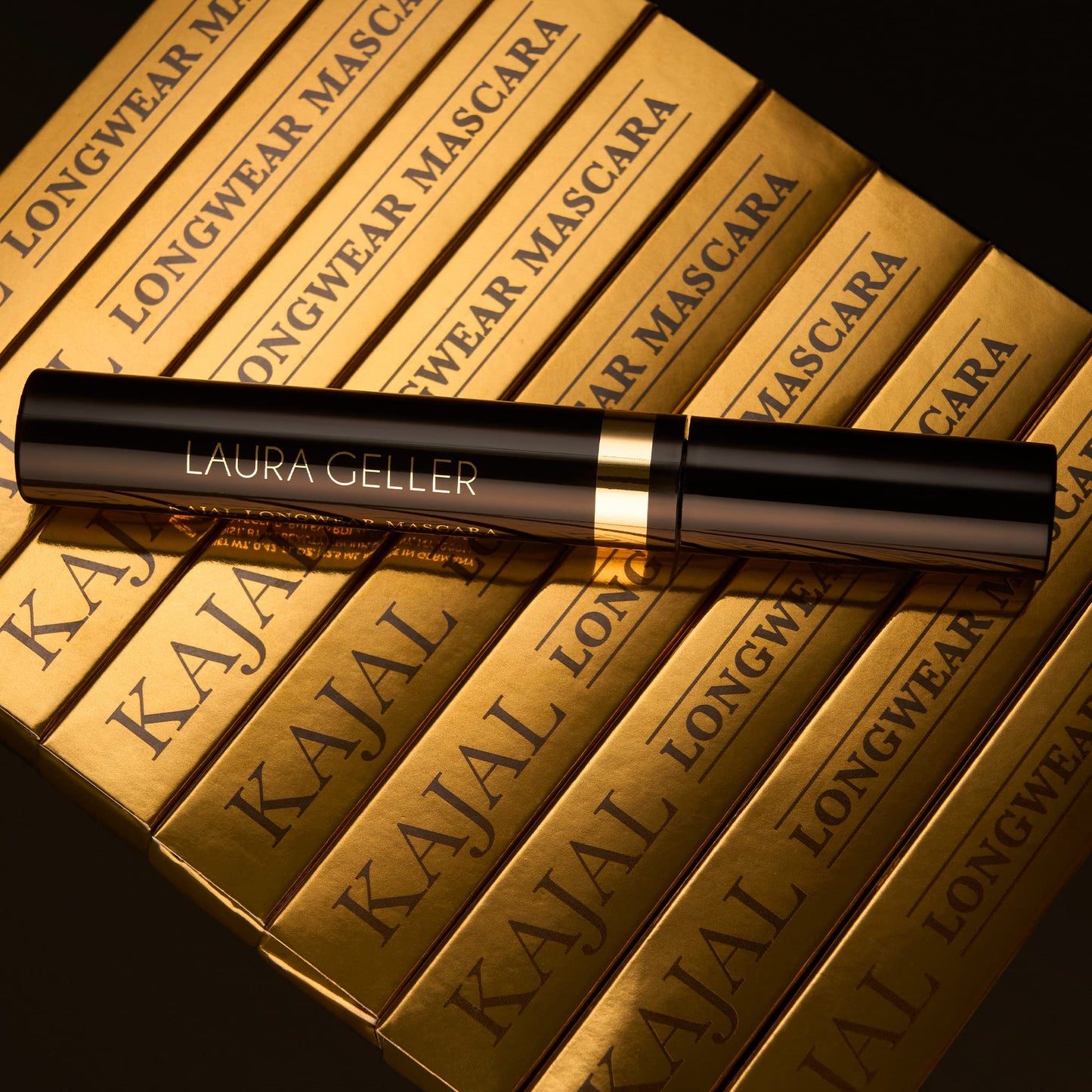 LAURA GELLER NEW YORK Kajal Longwear Mascara - Maquillaje de ojos con fórmula alargadora, definidora, rizadora y modulable - Innovador cepillo rizador - 1 unidad