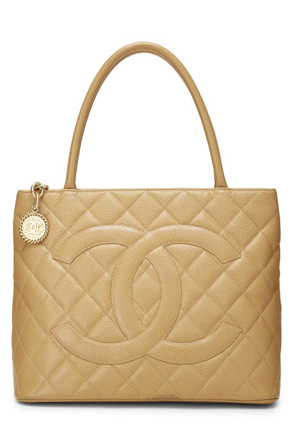 Chanel, Bolso tote con medallón de caviar acolchado beige Pre-Loved, Beige