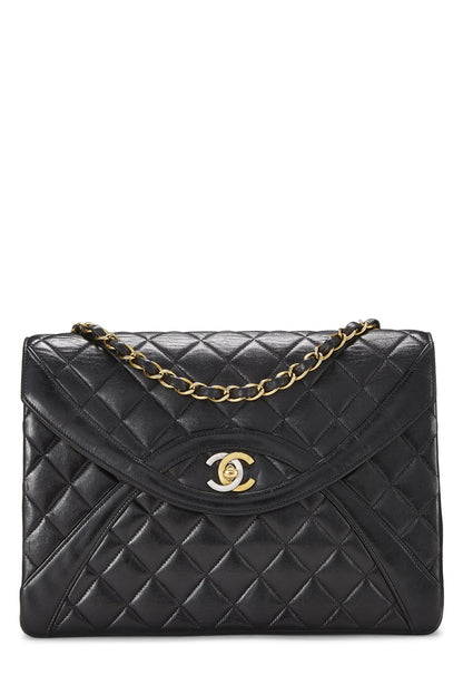 Chanel, sac à rabat moyen en cuir d'agneau matelassé noir d'occasion Paris Limited, noir