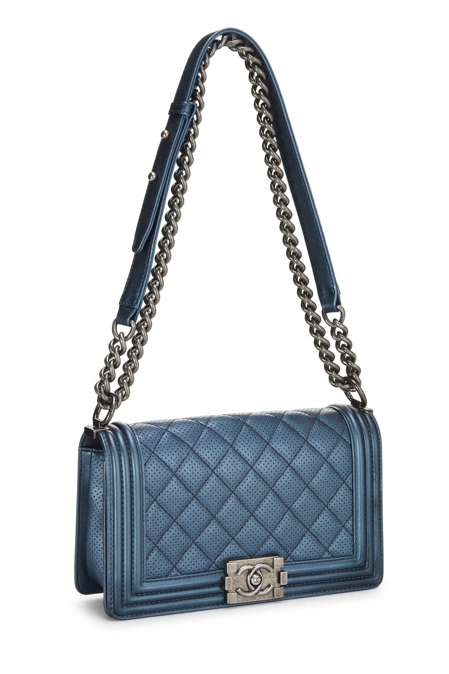 Chanel, Bolso pequeño perforado azul marino iridiscente Pre-Loved, Azul marino