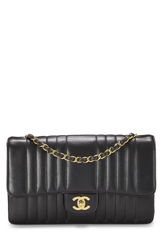 Chanel, sac à rabat classique vertical en cuir d'agneau noir de taille moyenne, d'occasion, noir