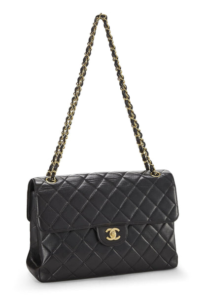 Chanel, Jumbo con solapa clásica de doble cara acolchada de piel de cordero negra Pre-Loved, Negro