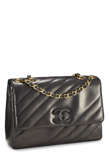 Chanel, Pre-Loved Black Diagonal Lambskin Flap Jumbo, Black