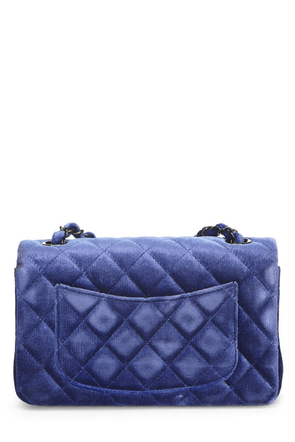 Chanel, Mini sac à rabat rectangulaire en velours violet d'occasion, bleu marine