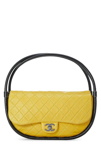 Chanel, sac hula hoop en cuir d'agneau matelassé jaune d'occasion, taille moyenne, jaune